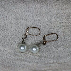 White imitation pearls with clear bead and silver metal for pierced earrings